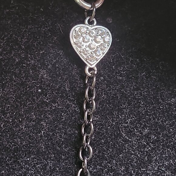 💜A light purple holographic color Guess Necklace - Picture 5 of 9